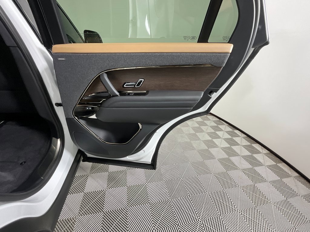 Certified 2024 Land Rover Range Rover Sport Dynamic SE image 24