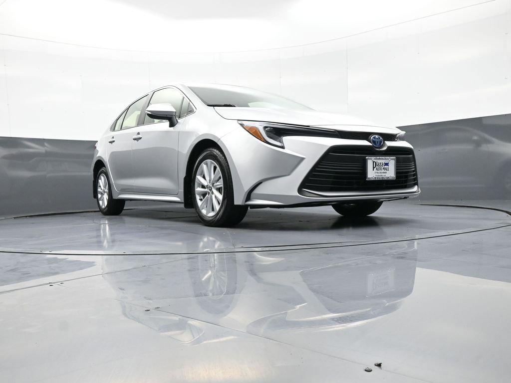 Certified 2025 Toyota Corolla XLE image 27