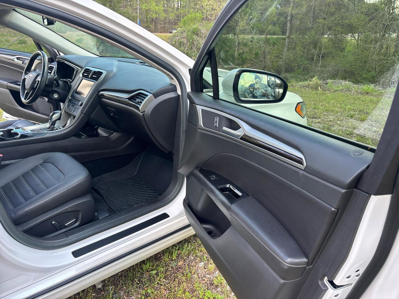 Used 2016 Ford Fusion SE w/ Equipment Group 202A image 13