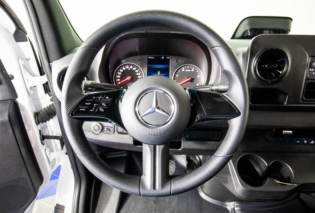 Used 2025 Mercedes-Benz Sprinter 2500 image 16