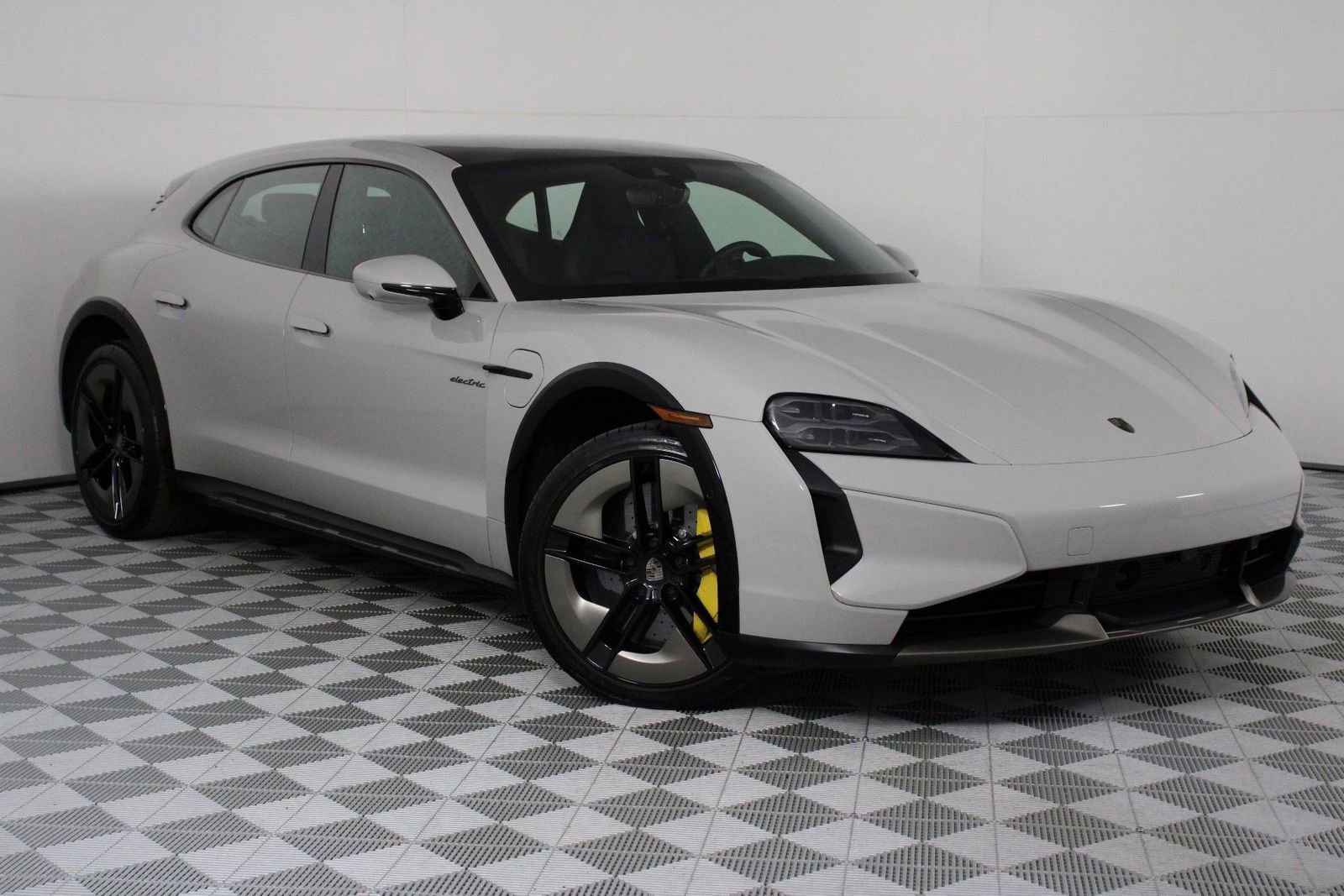 Certified 2025 Porsche Taycan Turbo S image 9