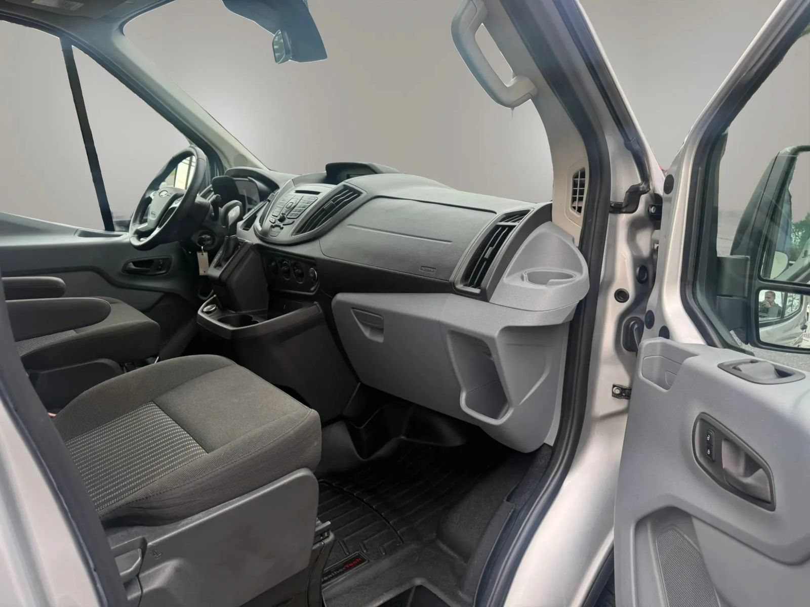 Used 2017 Ford Transit 350 XL RWD image 39