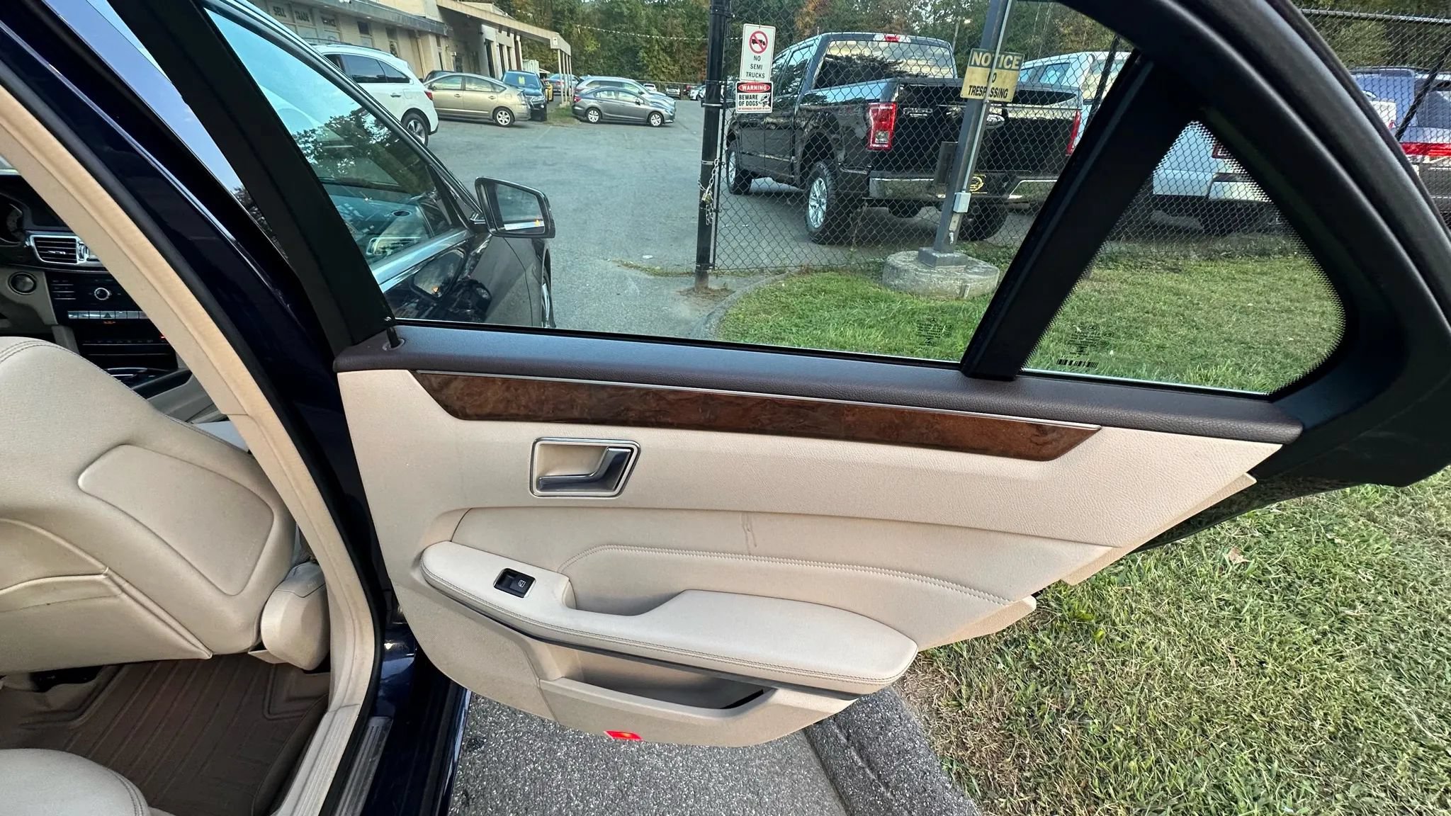 Used 2016 Mercedes-Benz E 350 4MATIC Sedan image 34