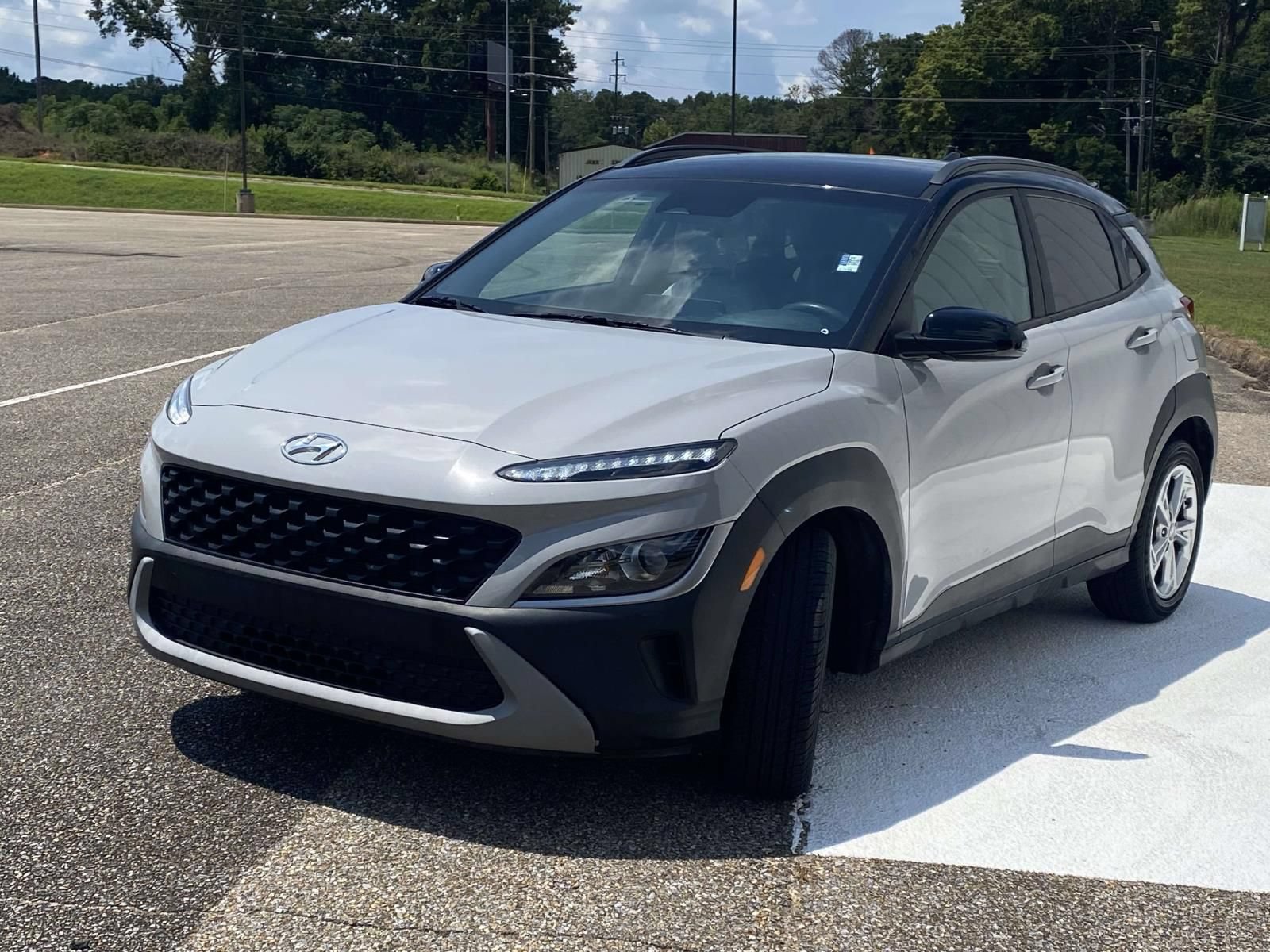 Used 2023 Hyundai Kona SEL FWD image 3