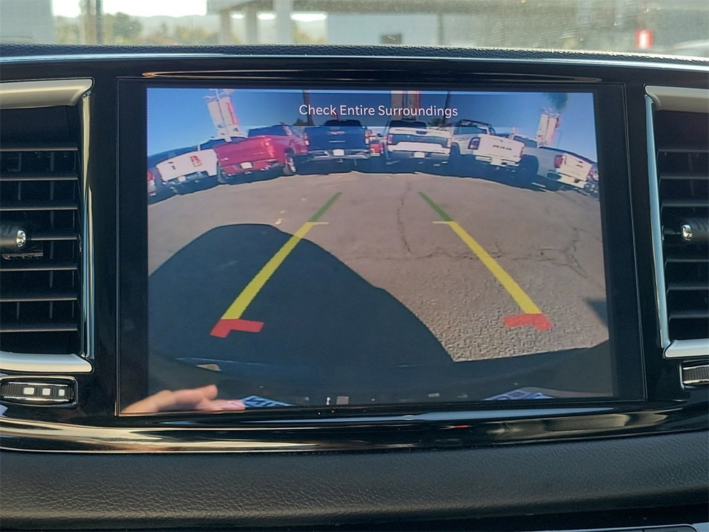 Used 2024 Chrysler Pacifica Touring-L image 10