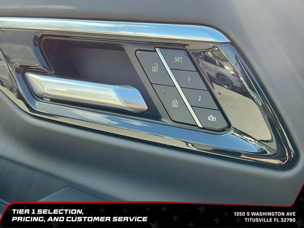 Used 2025 Chevrolet Suburban Premier RWD image 25