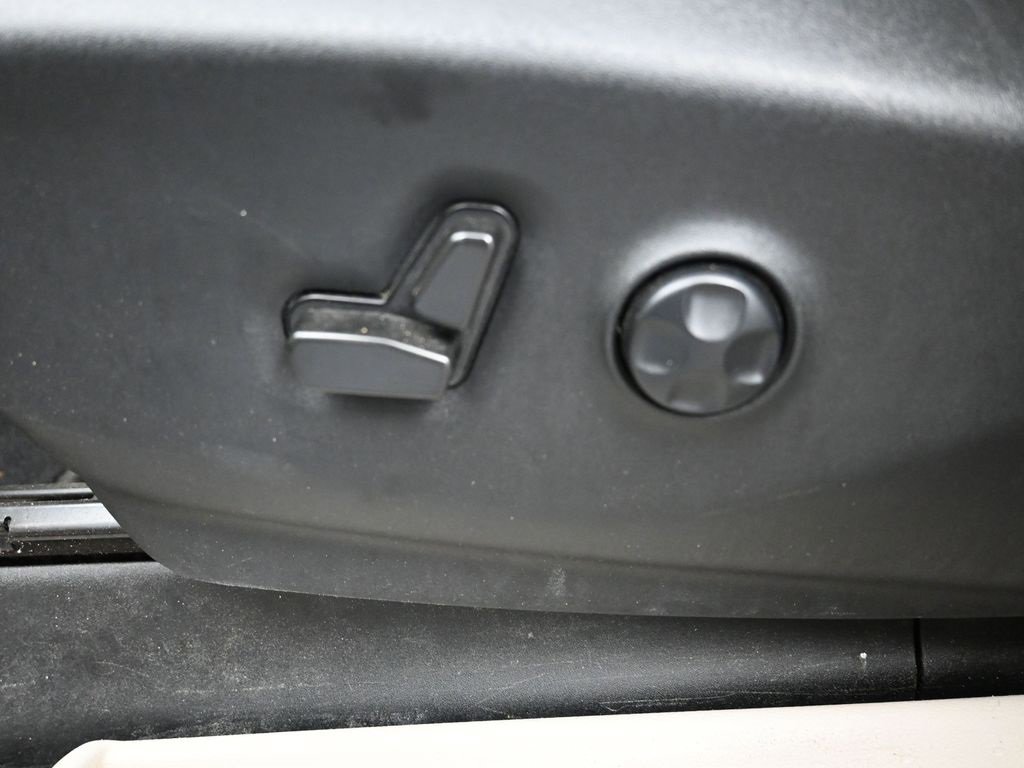 Used 2022 Chrysler Pacifica Limited image 12