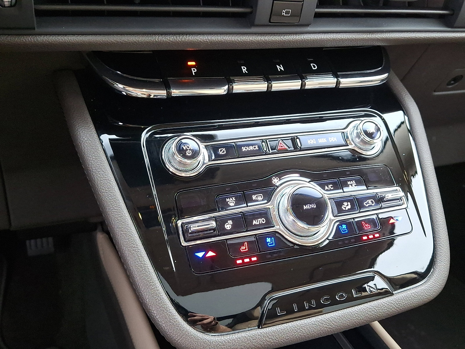 Used 2020 Lincoln Corsair Reserve w/ Equipment Group 201A image 22