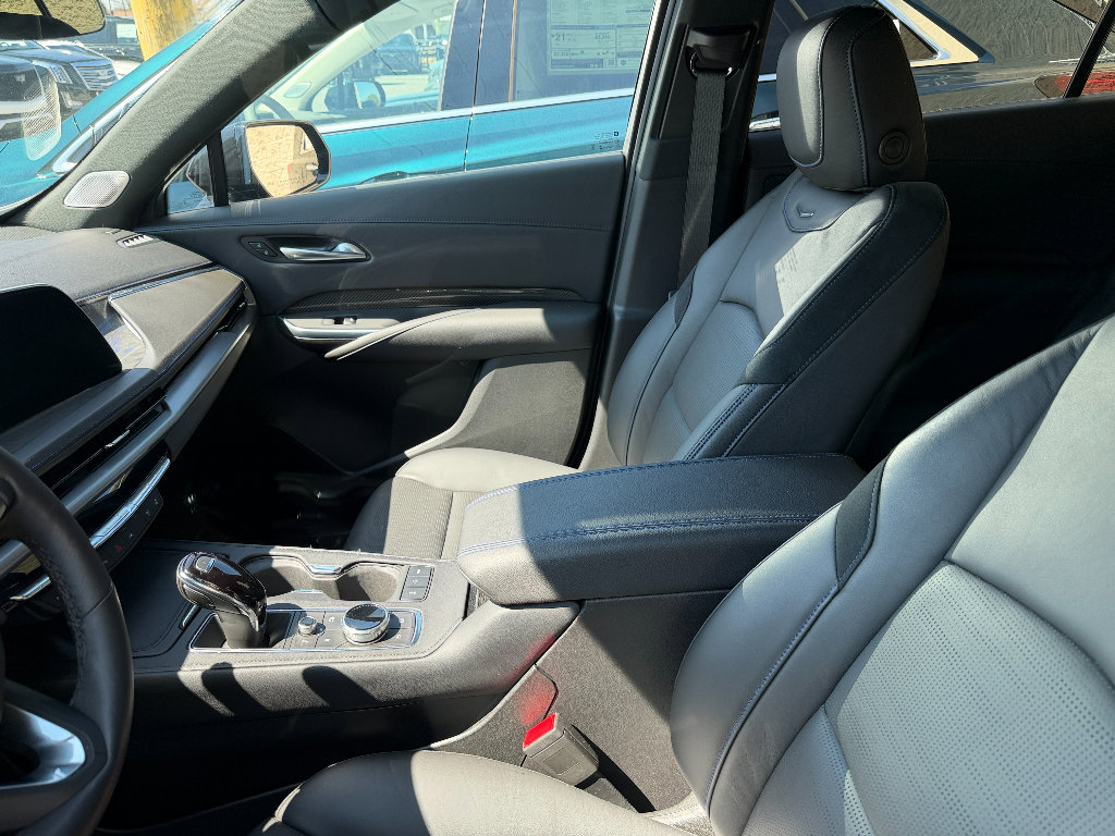 Used 2024 Cadillac XT4 Sport image 8