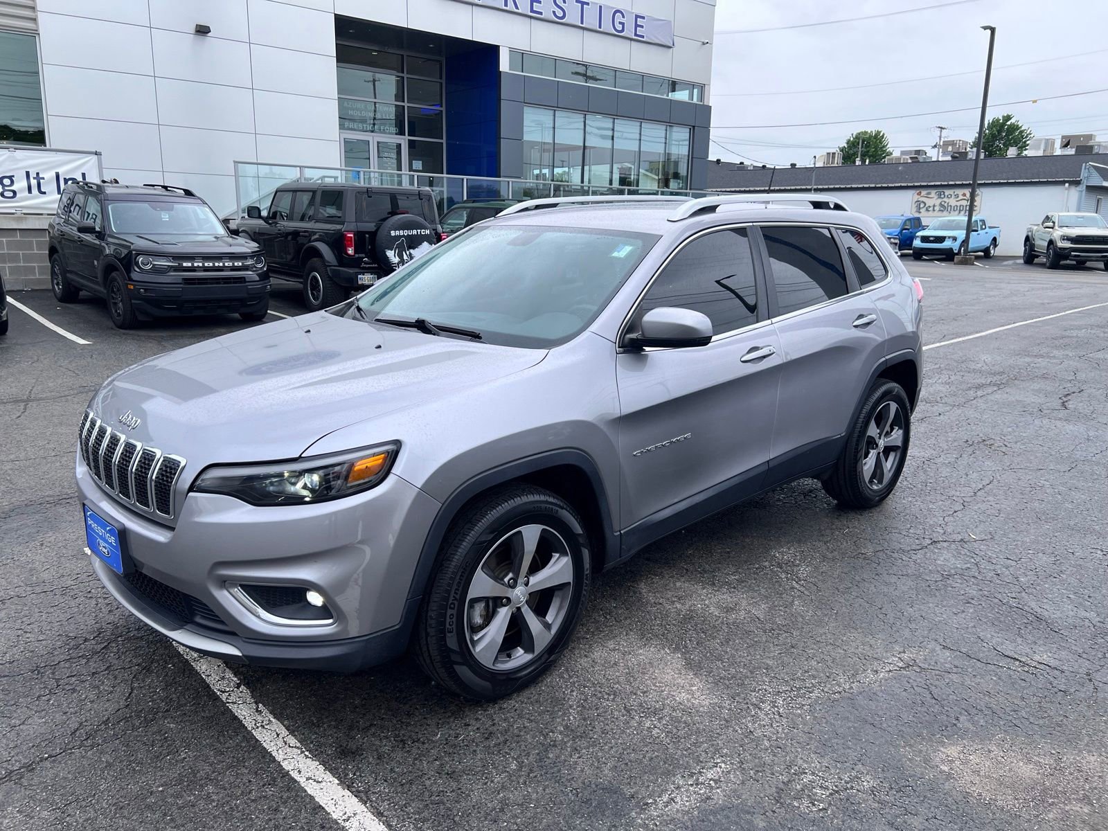 Used 2019 Jeep Cherokee Limited AWD/4WD image 5