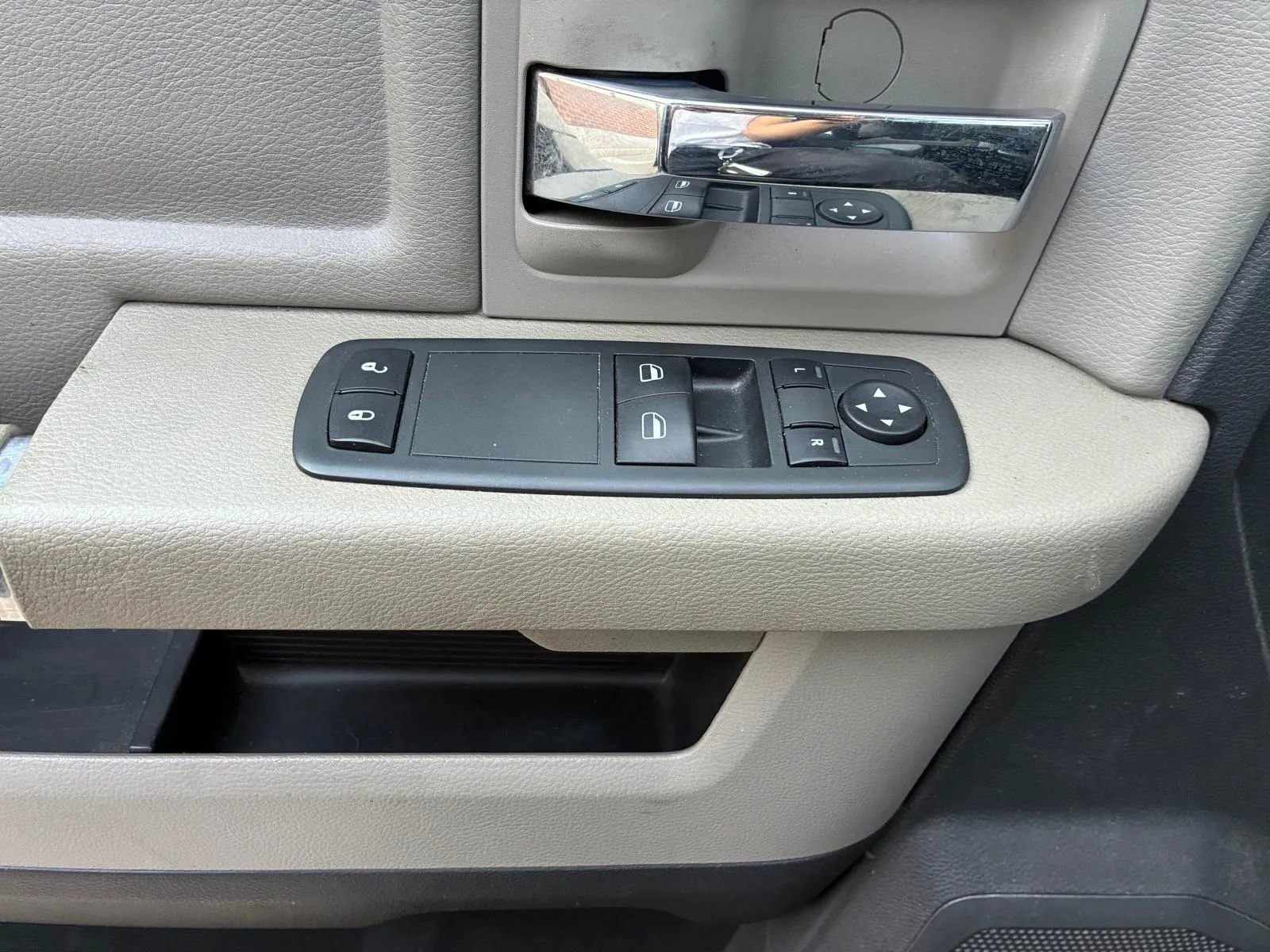 Used 2011 RAM 2500 SLT w/ Popular Equipment Group AWD/4WD image 18