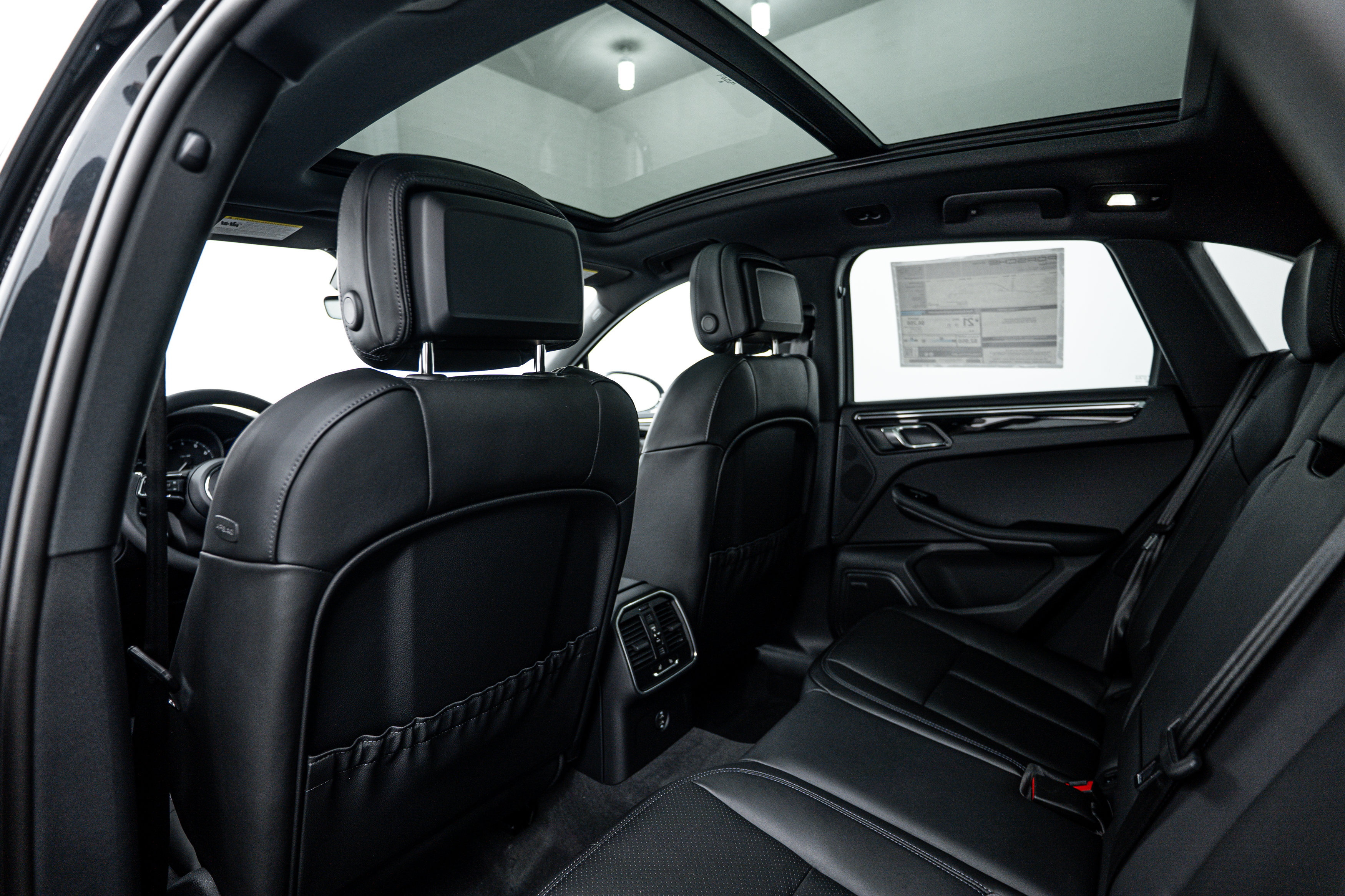 Certified 2026 Porsche Macan AWD/4WD image 24