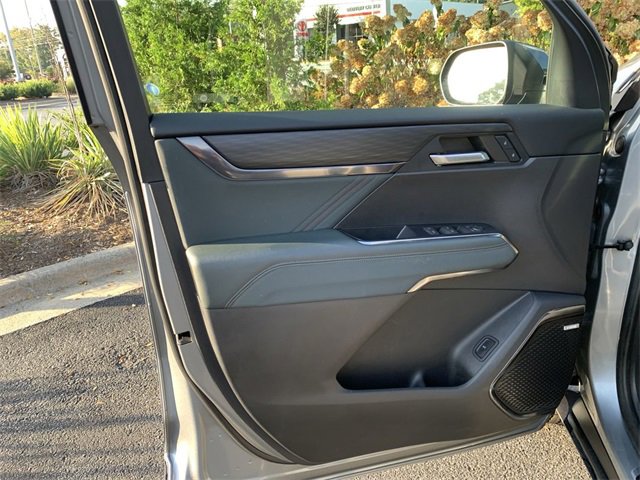 Used 2024 GMC Acadia AT4 w/ Luxury Package image 17