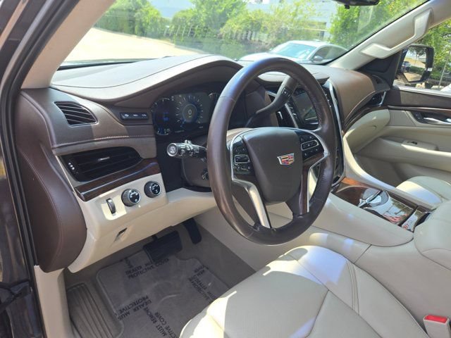 Used 2017 Cadillac Escalade Premium Luxury AWD/4WD image 18
