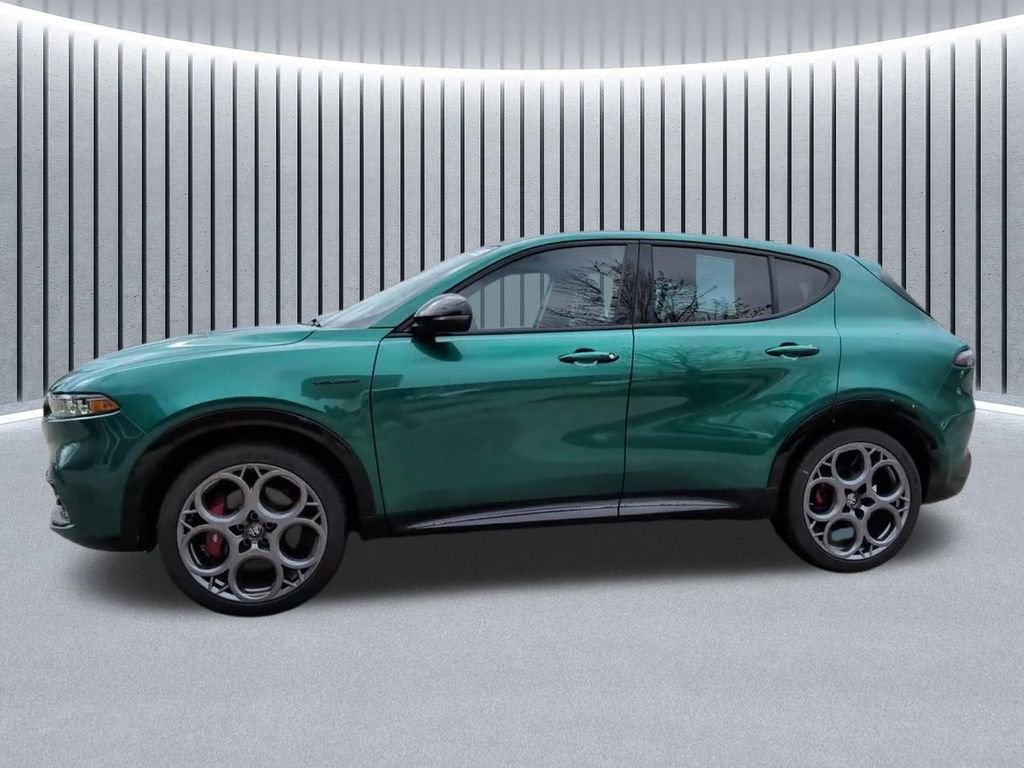 Used 2025 Alfa Romeo Tonale Veloce w/ Premium Package image 14