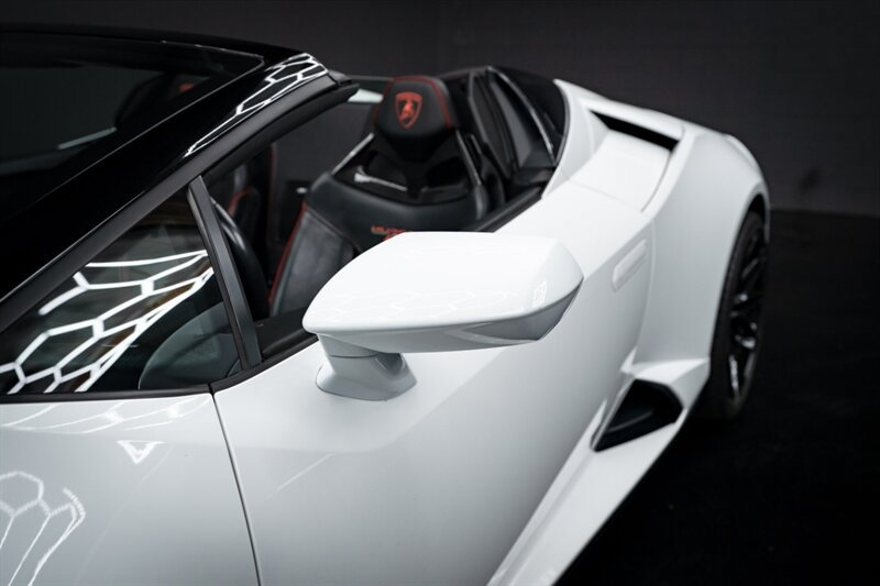 Used 2021 Lamborghini Huracan EVO RWD image 13