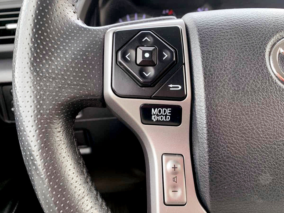 Used 2017 Toyota 4Runner SR5 AWD/4WD image 23