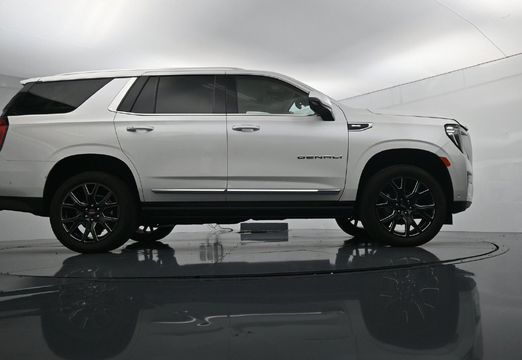 Used 2024 GMC Yukon Denali w/ Advanced Technology Package AWD/4WD image 41