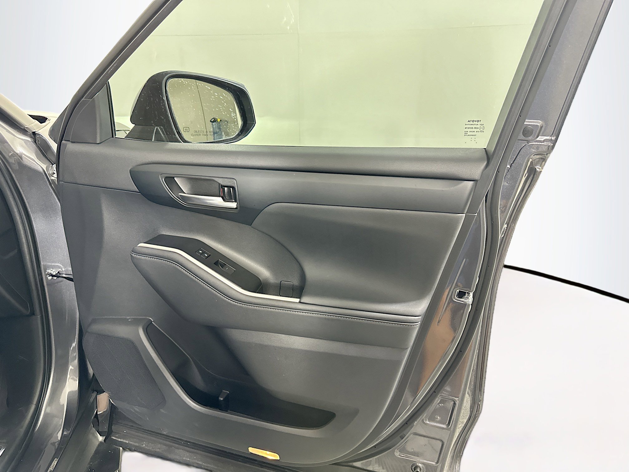 Used 2023 Toyota Highlander XLE FWD image 35