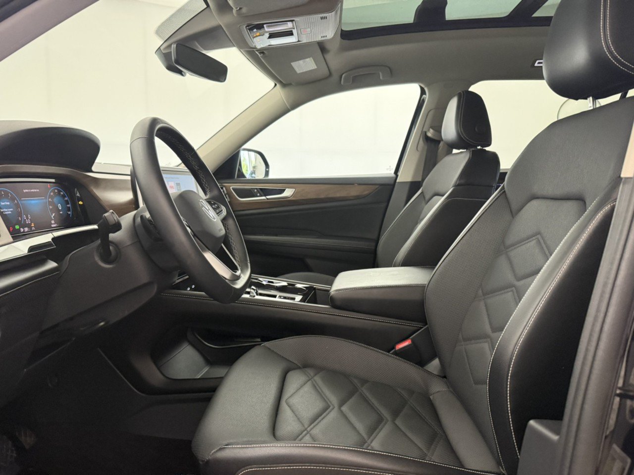 Used 2024 Volkswagen Atlas SE AWD/4WD image 18