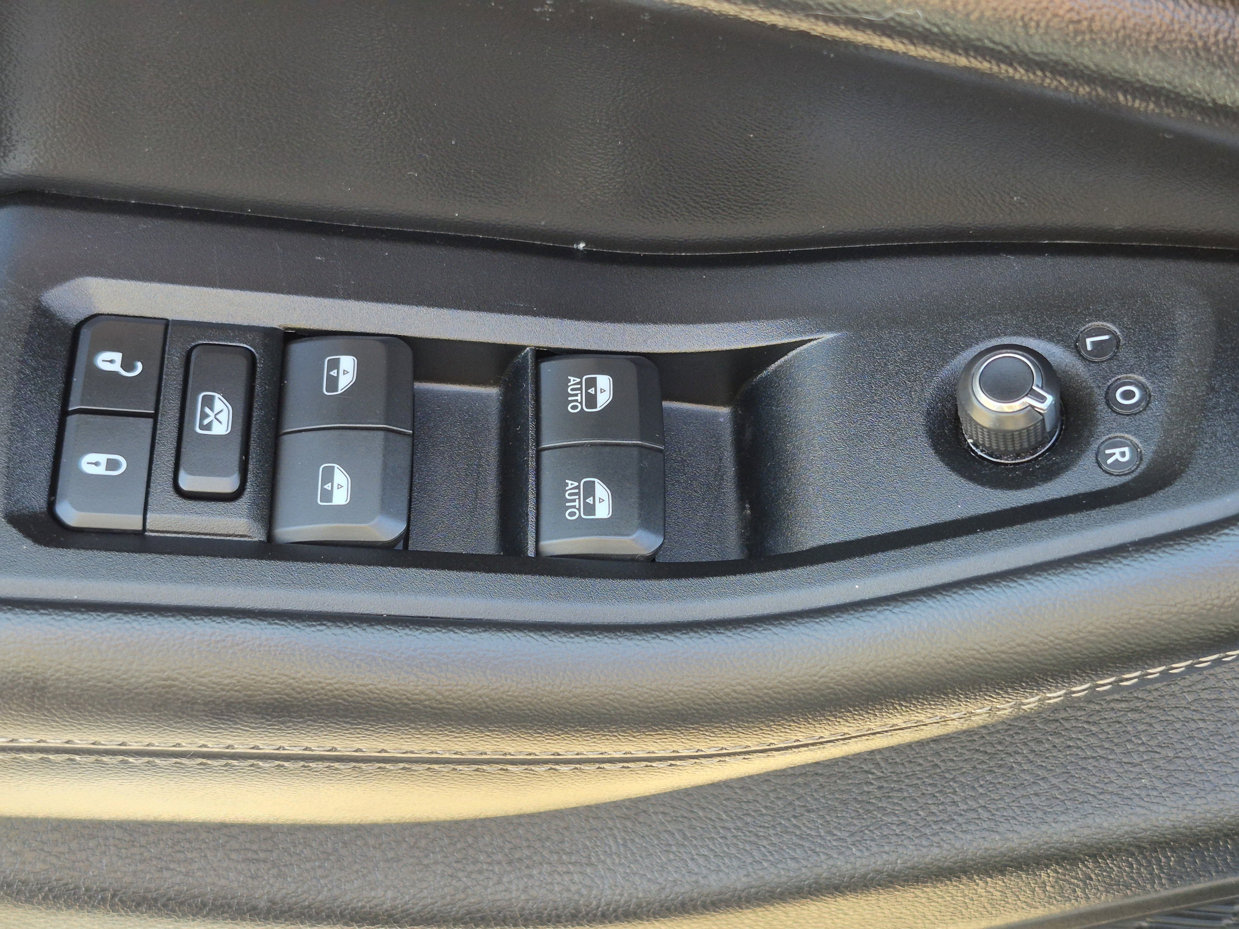 Used 2024 Jeep Grand Cherokee L Limited w/ Luxury Tech Group II image 14