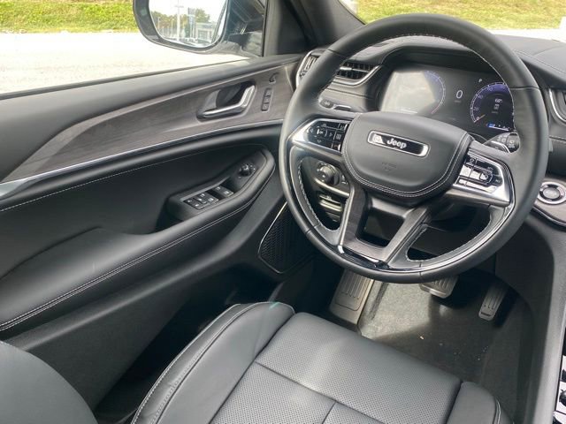 New 2025 Jeep Grand Cherokee Overland w/ Adv Protech Group III image 34