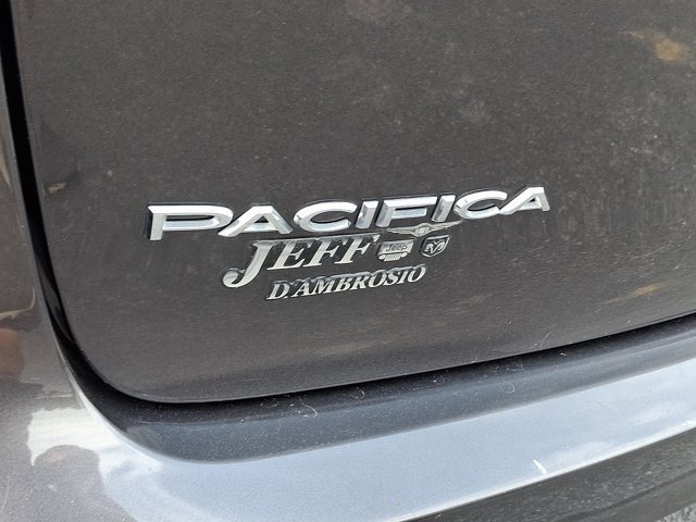 Certified 2017 Chrysler Pacifica Touring FWD image 6