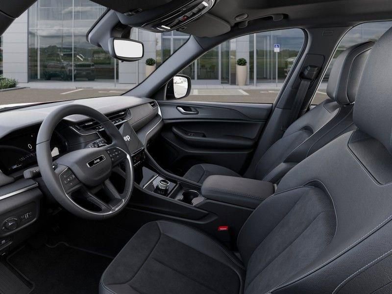 New 2025 Jeep Grand Cherokee Altitude image 22