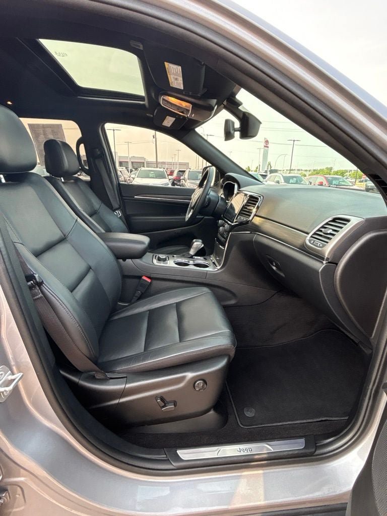Used 2021 Jeep Grand Cherokee Limited AWD/4WD image 31