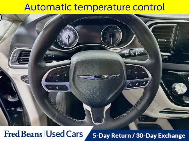 Used 2024 Chrysler Pacifica Touring-L FWD image 14