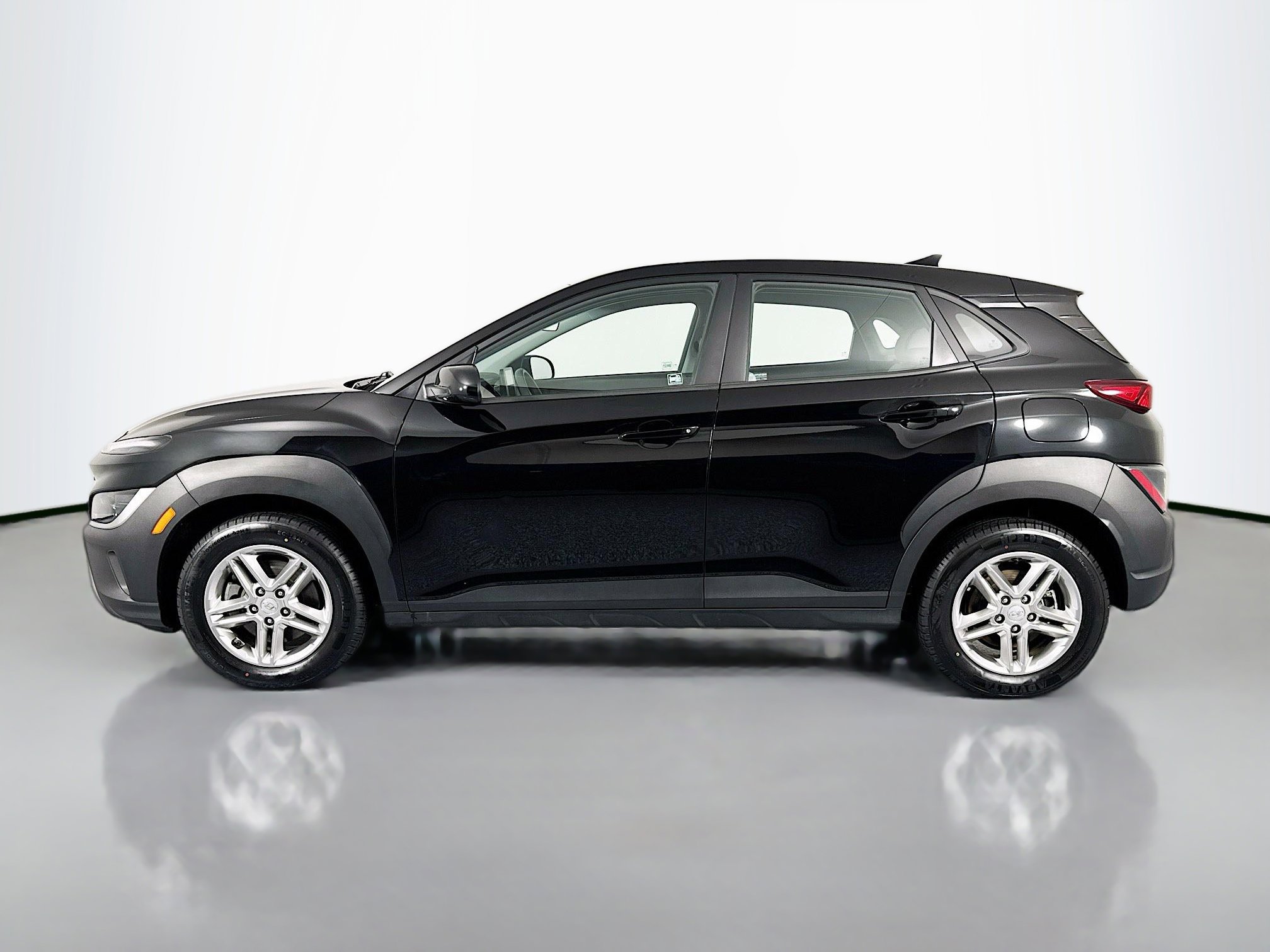 Used 2022 Hyundai Kona SE image 8