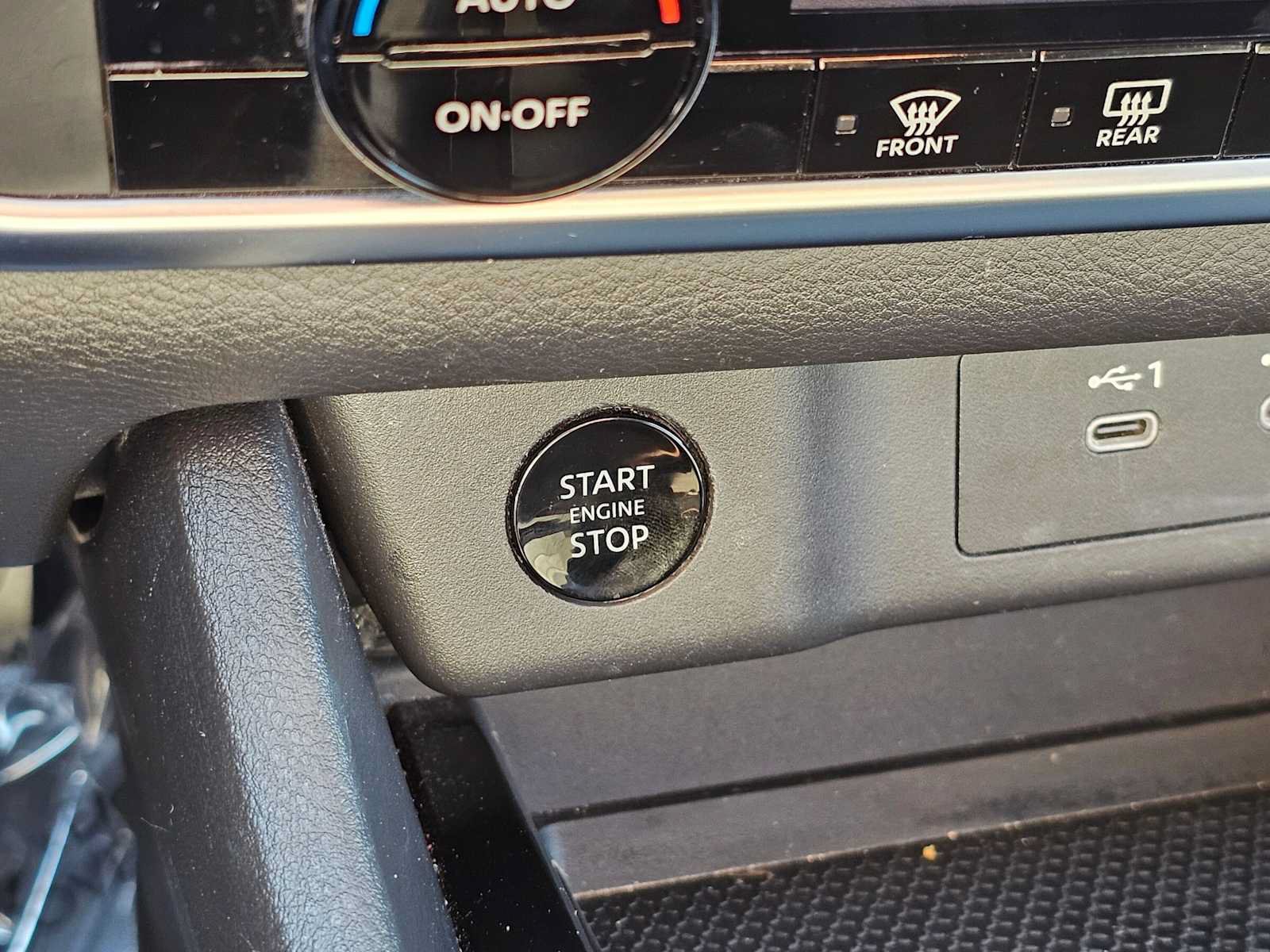 Used 2024 Nissan Rogue SV FWD image 30