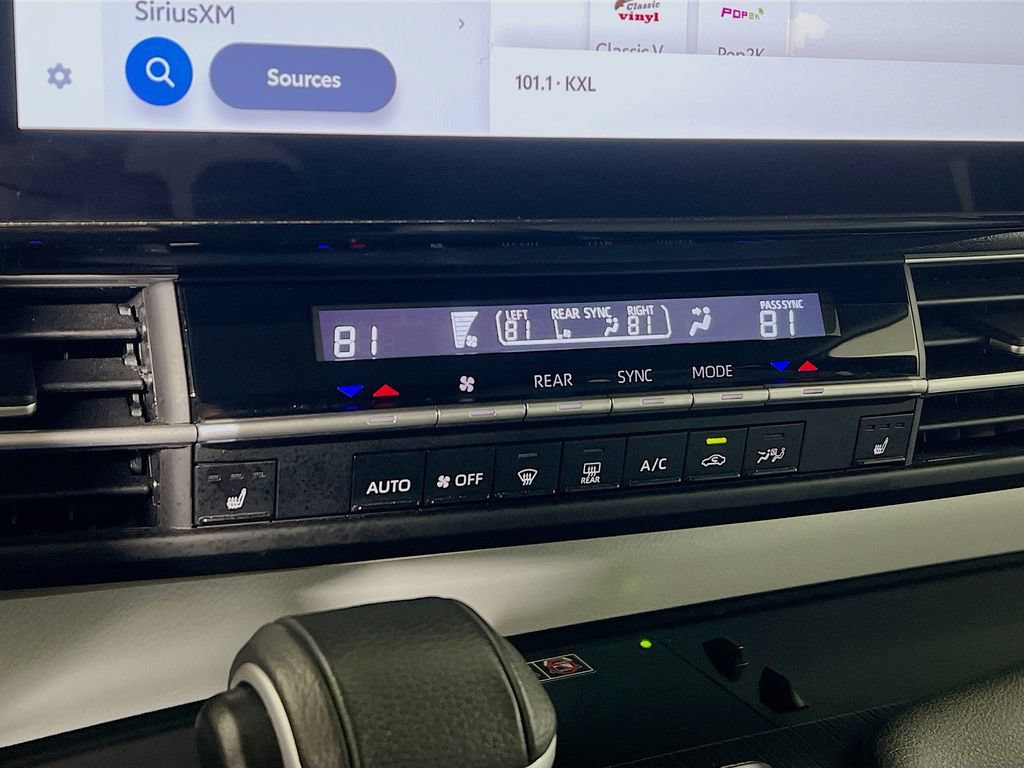 Certified 2025 Toyota Sienna XLE FWD image 14
