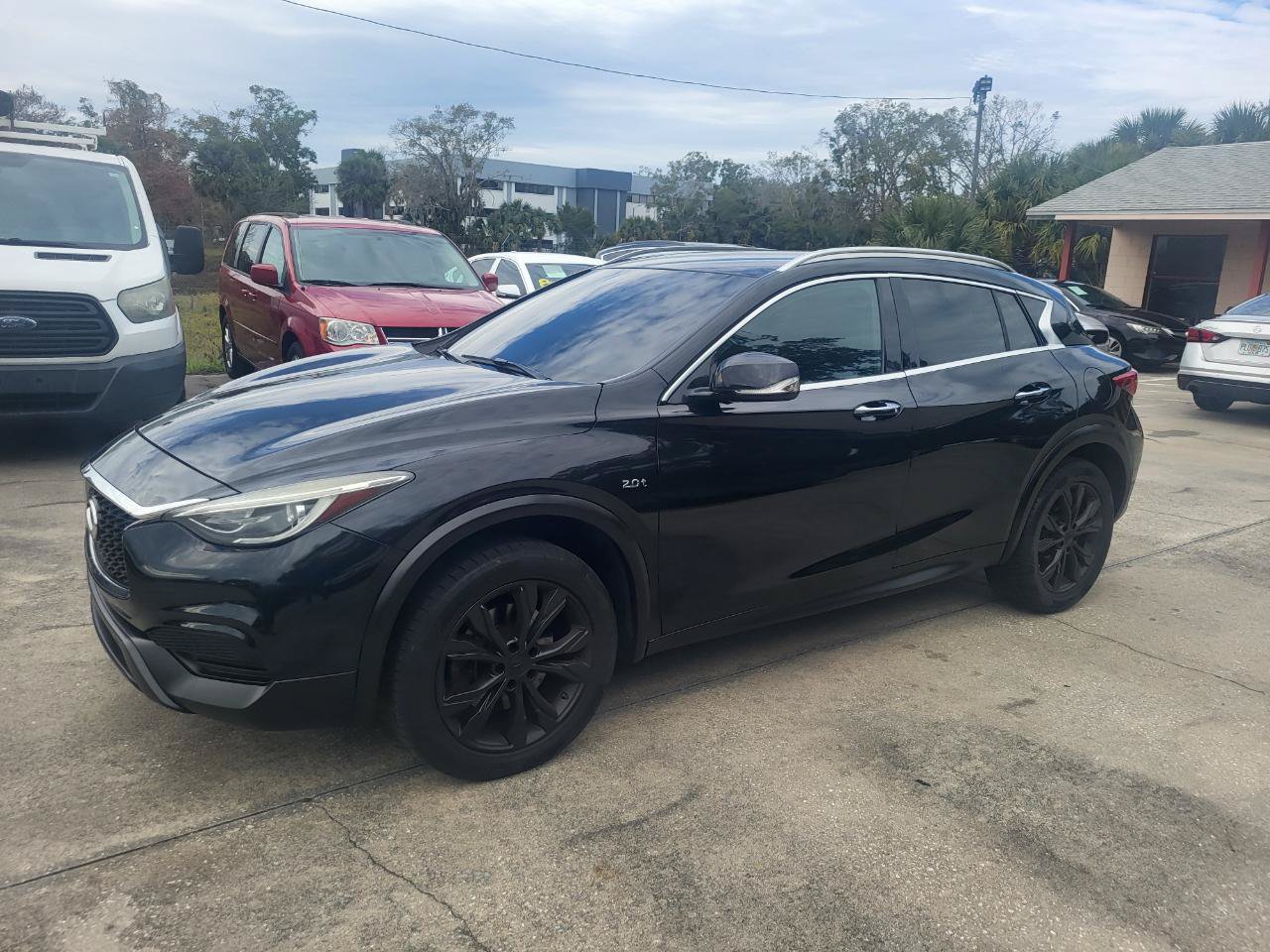 Used 2017 INFINITI QX30 AWD image 13