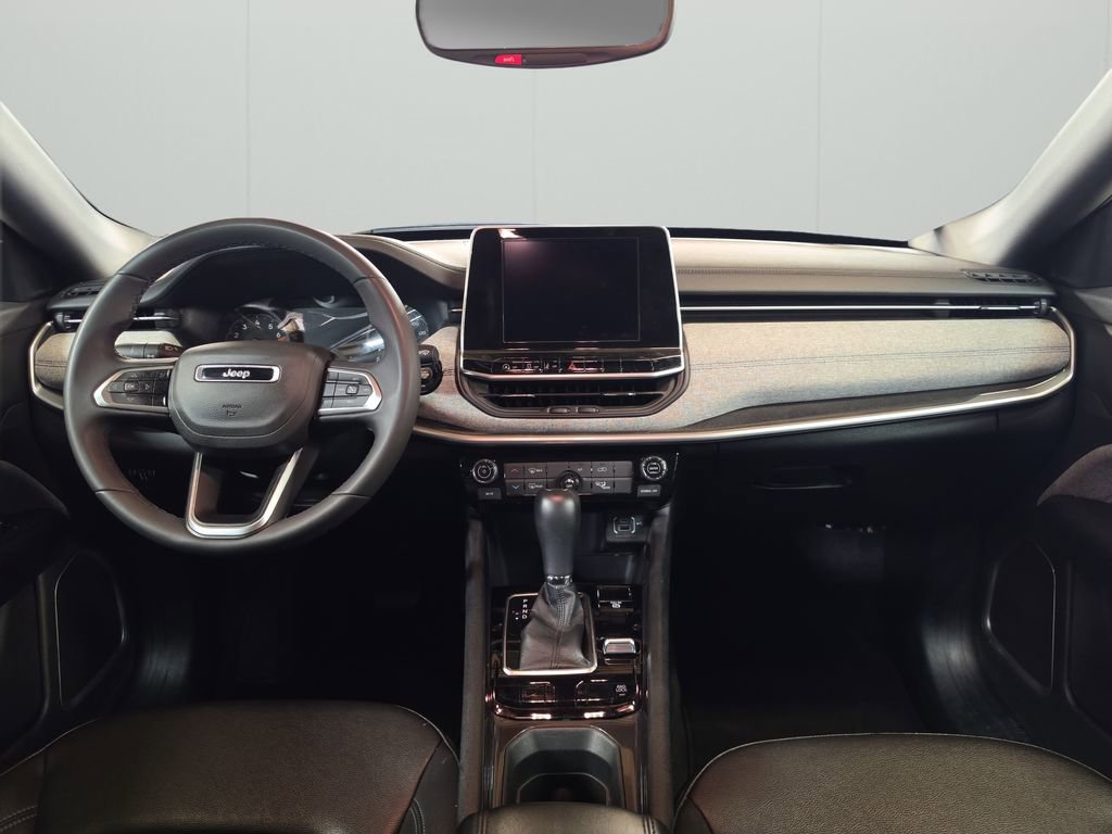 Used 2025 Jeep Compass Latitude AWD/4WD image 18