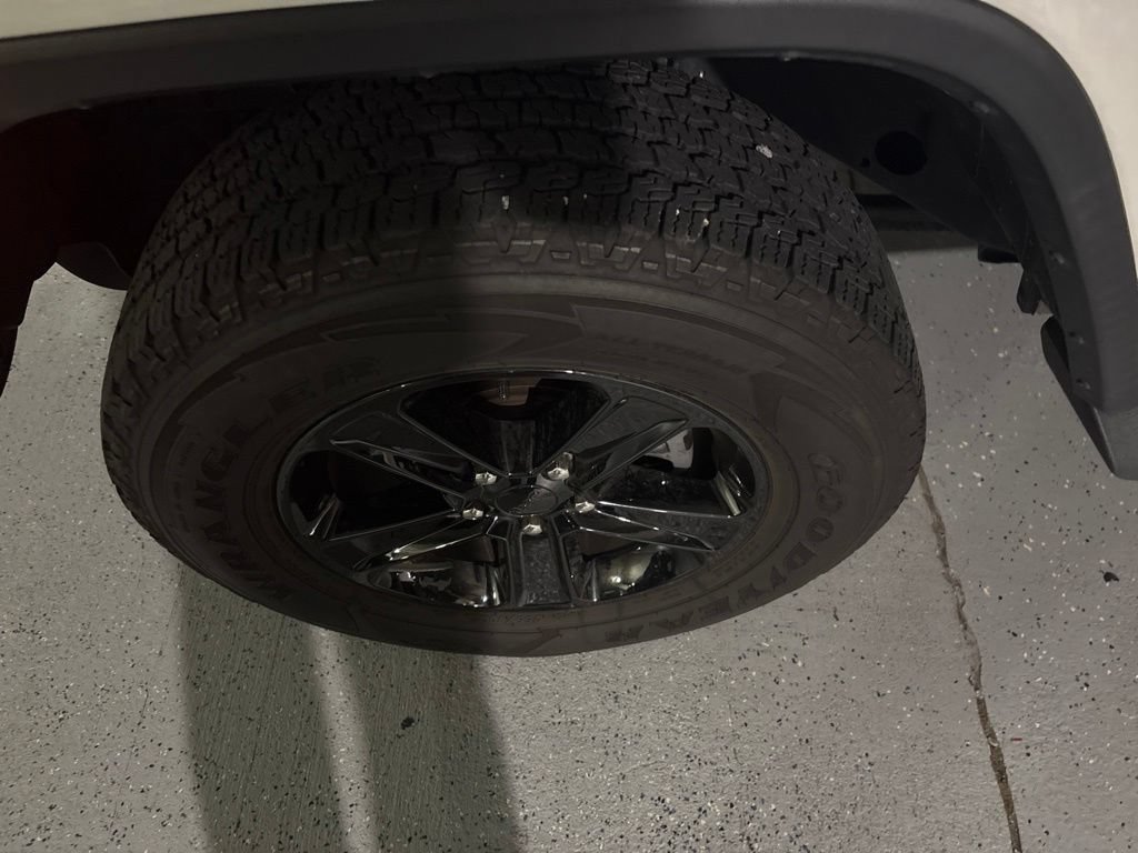 Used 2020 Jeep Wrangler Unlimited Sahara AWD/4WD image 9