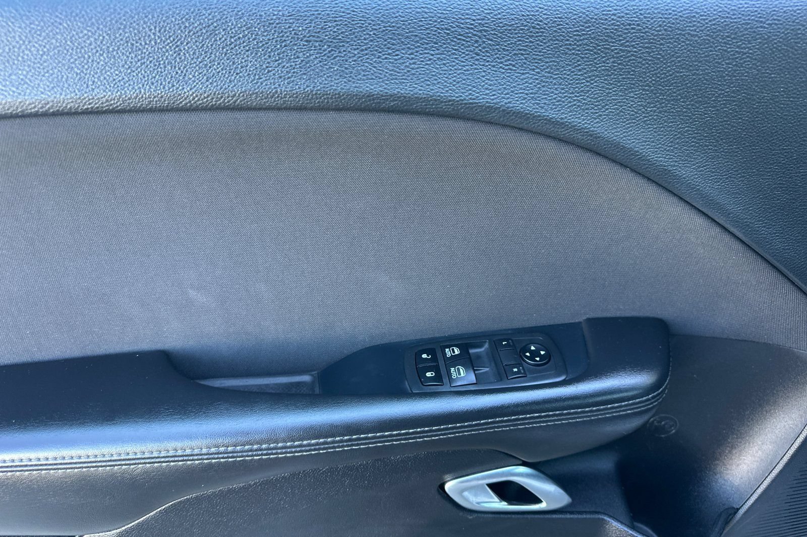 Used 2019 Dodge Challenger SXT RWD image 11