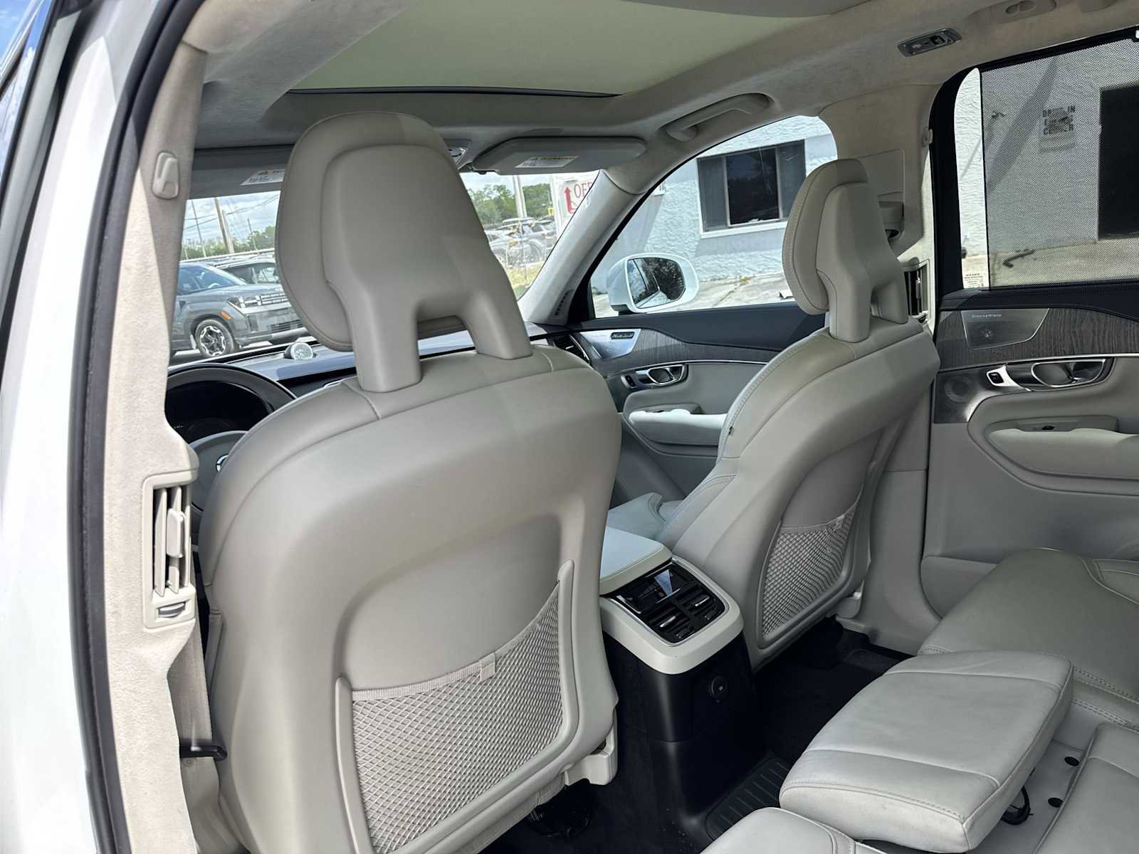 Used 2022 Volvo XC90 T8 Inscription image 17