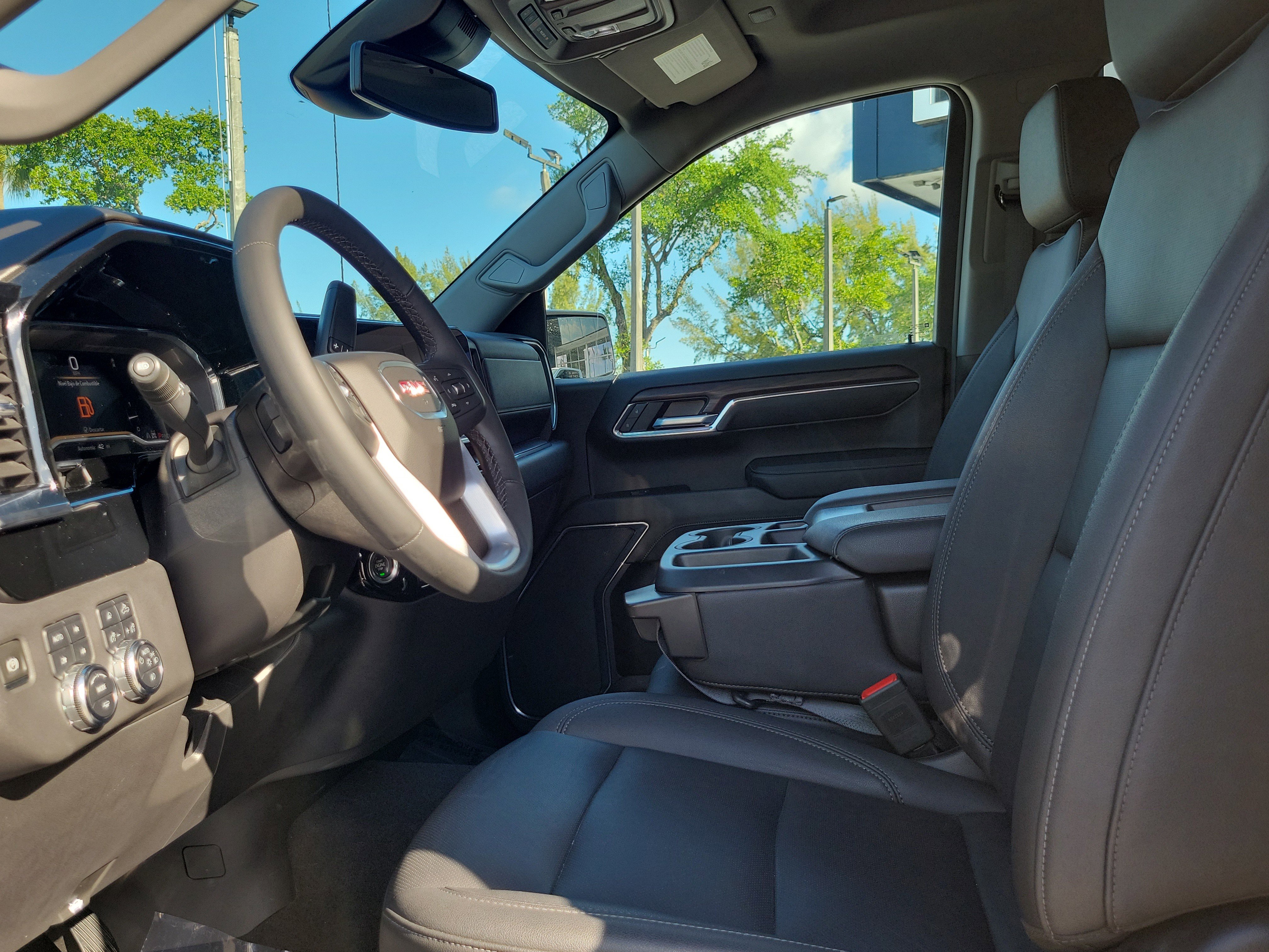 Used 2024 GMC Sierra 1500 SLT w/ X31 Off-Road Package AWD/4WD image 11