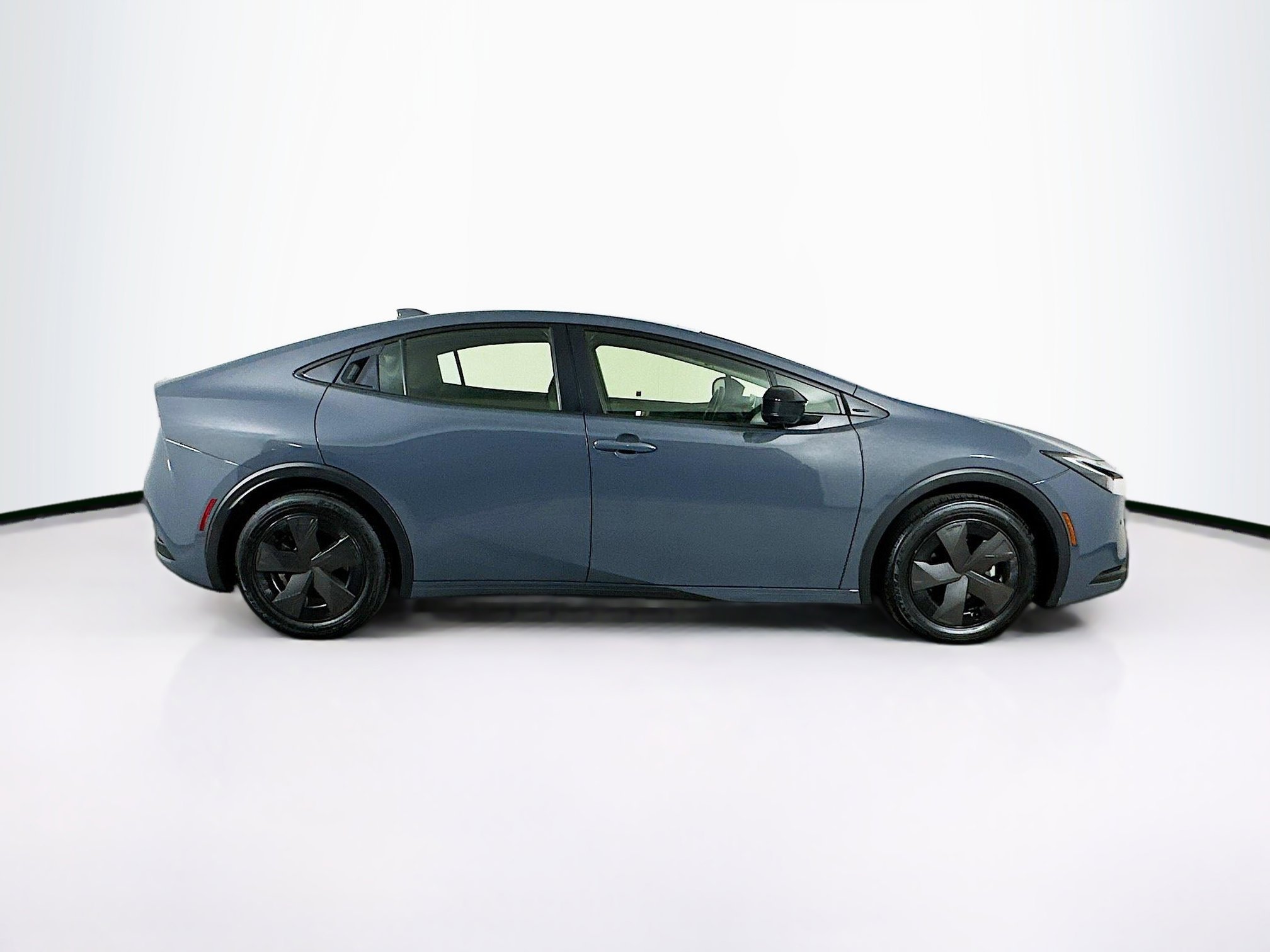 Used 2024 Toyota Prius LE image 10