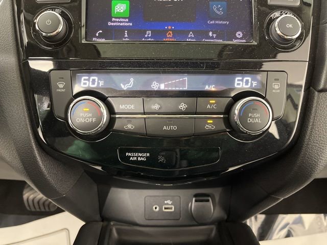 Used 2018 Nissan Rogue SV w/ Sun & Sound Touring Package image 26