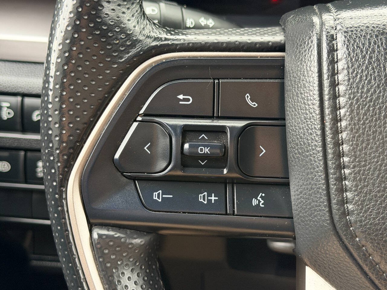 Used 2025 Toyota 4Runner SR5 AWD/4WD image 38