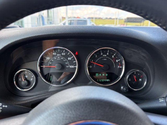 Used 2017 Jeep Wrangler Unlimited Sahara w/ Connectivity Group AWD/4WD image 17