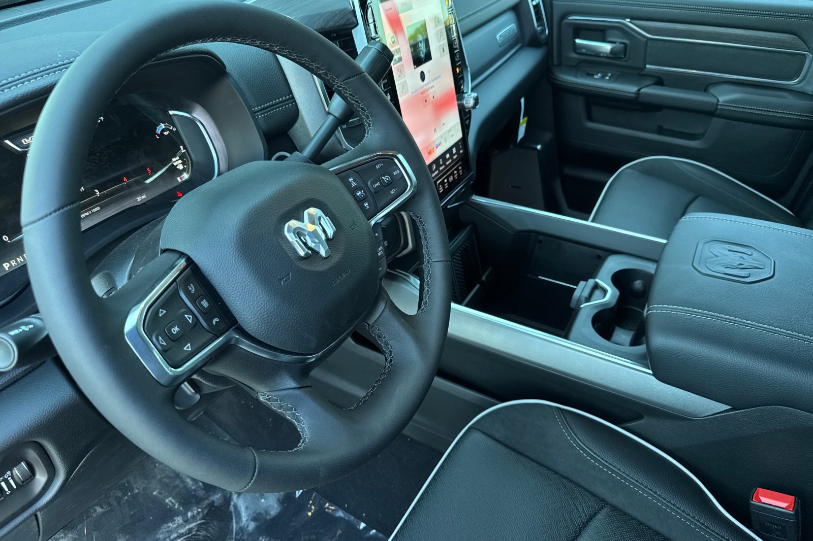 New 2026 RAM 2500 Laramie AWD/4WD image 9