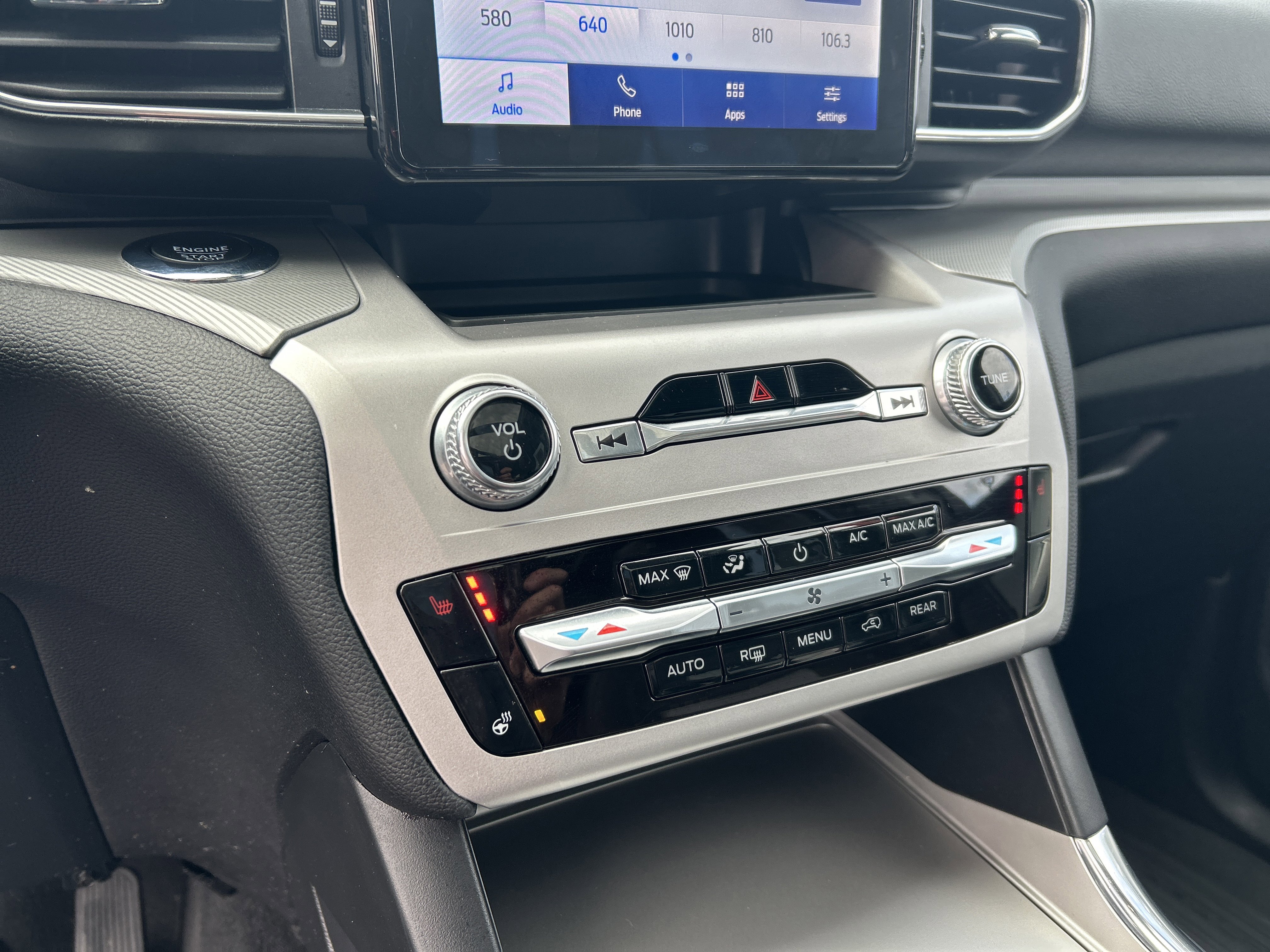 Used 2022 Ford Explorer XLT w/ XLT Sport Appearance Package image 22