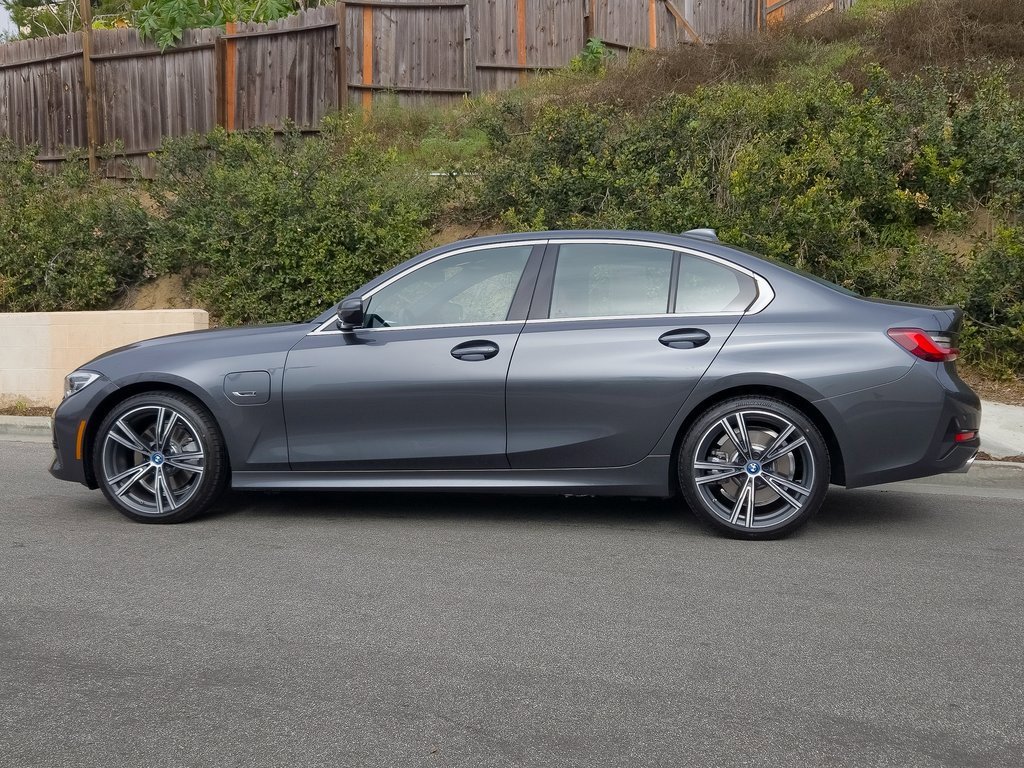 Used 2022 BMW 330e w/ Driving Assistance Package image 29