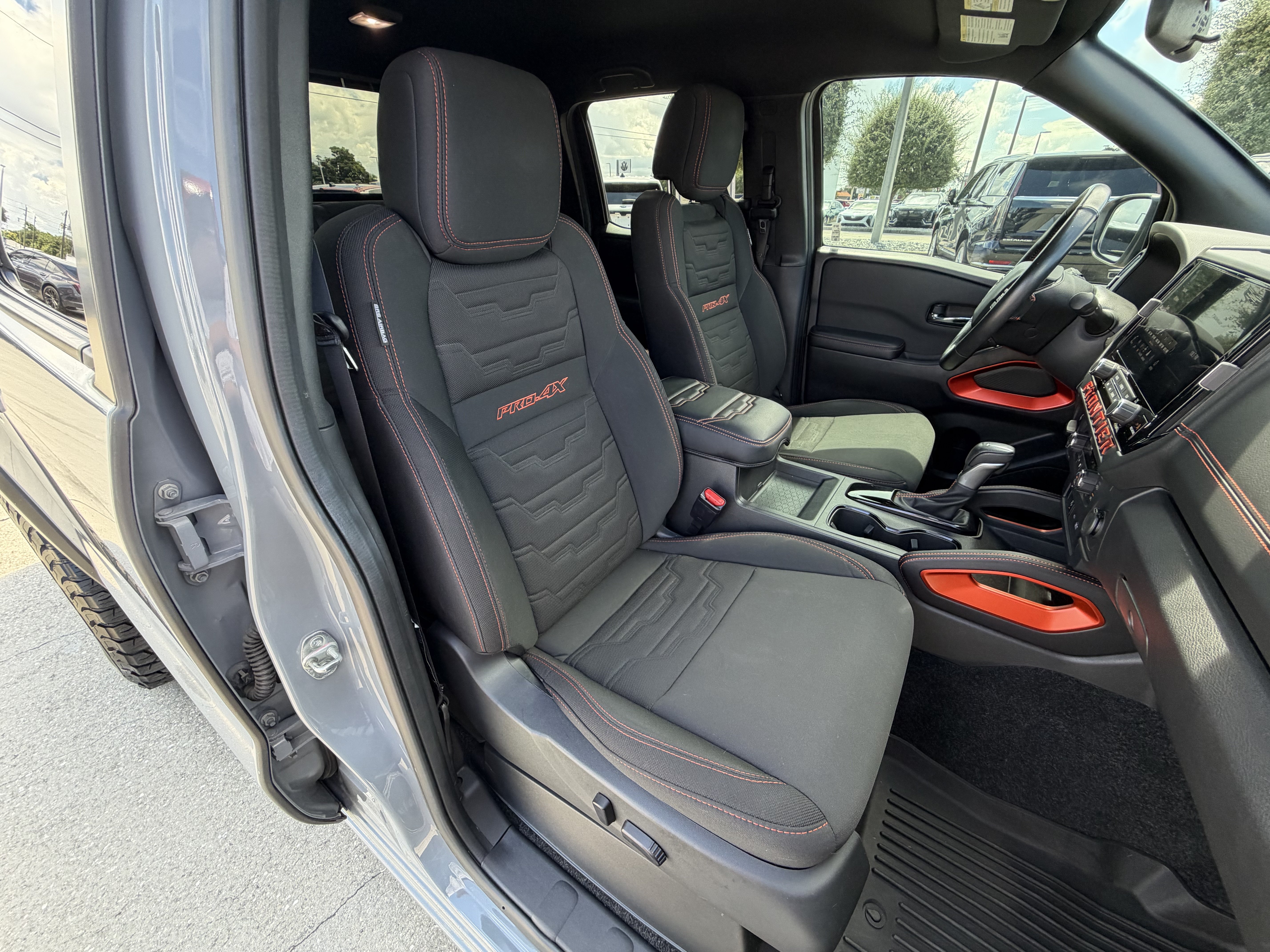 Used 2025 Nissan Frontier PRO-4X AWD/4WD image 19