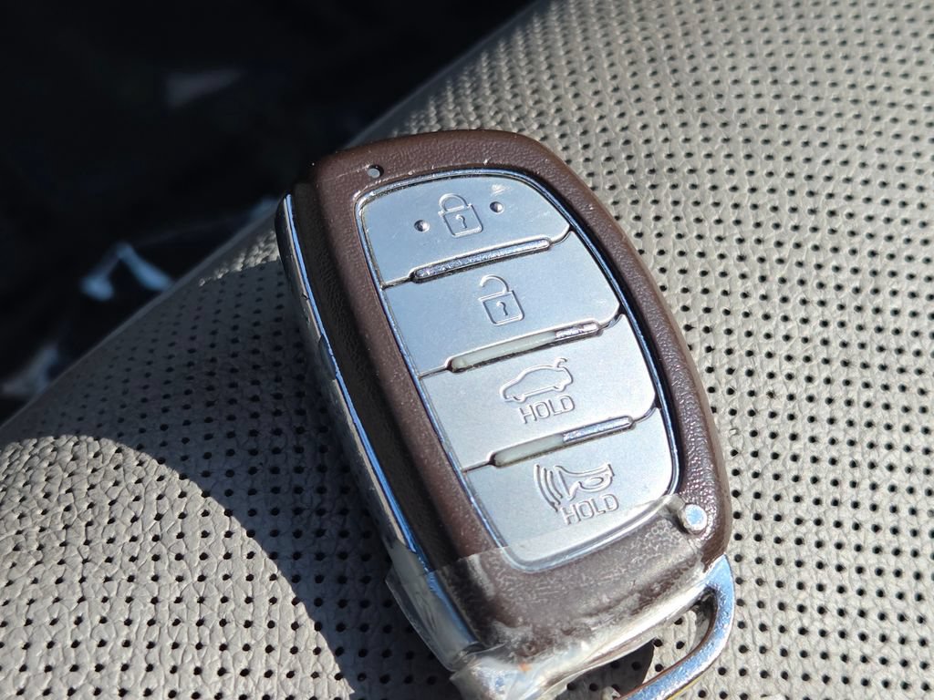 Used 2019 Hyundai Sonata Limited w/ Ultimate Package 04 FWD image 36
