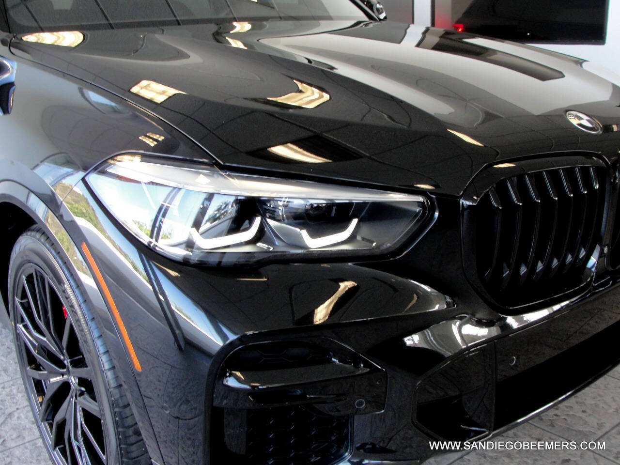 Used 2022 BMW X5 xDrive40i w/ M Sport Package AWD/4WD image 33