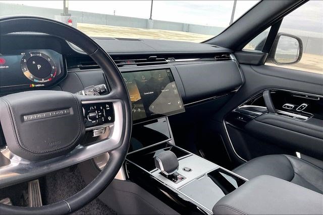 Used 2024 Land Rover Range Rover Long Wheelbase SE image 8